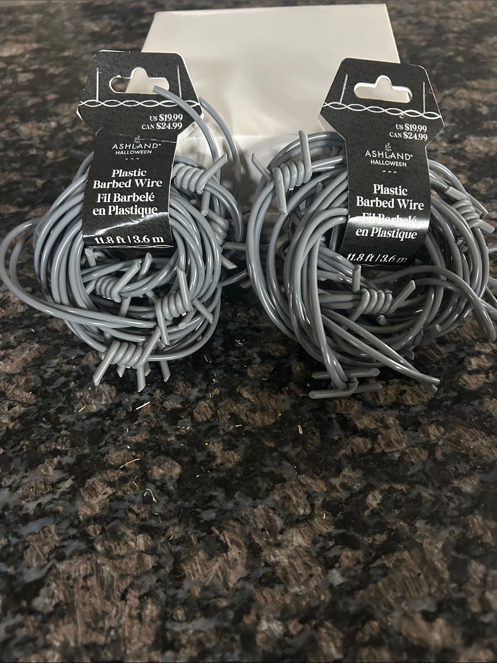 ASHLAND PLASTIC BARBED WRE 11.8 FT LOT OF 2 NWT